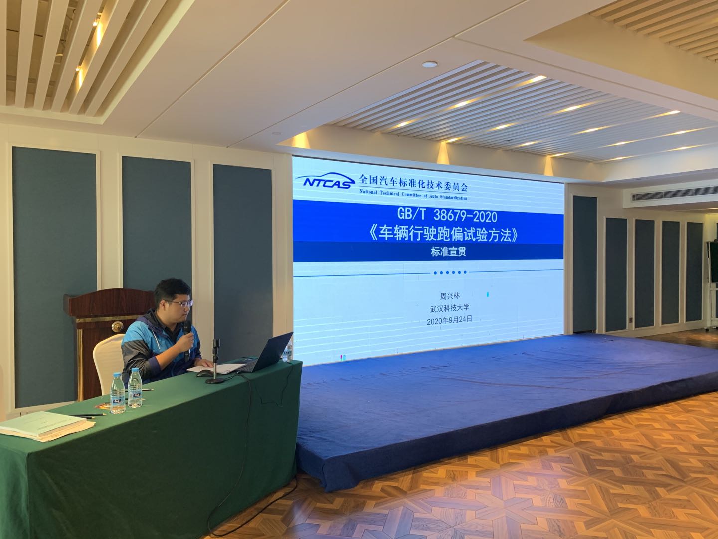 武漢科技大學(xué) 關(guān)佳希.jpg